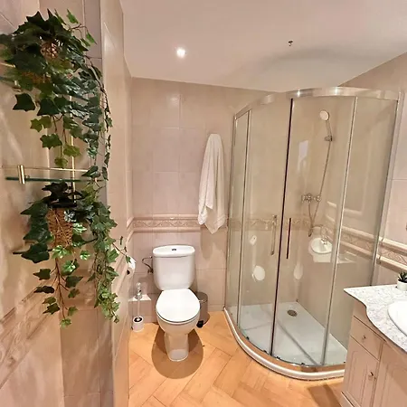 Impresionante Puente De Parking Apartment