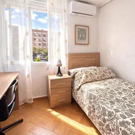 Impresionante Puente De Parking 아파트