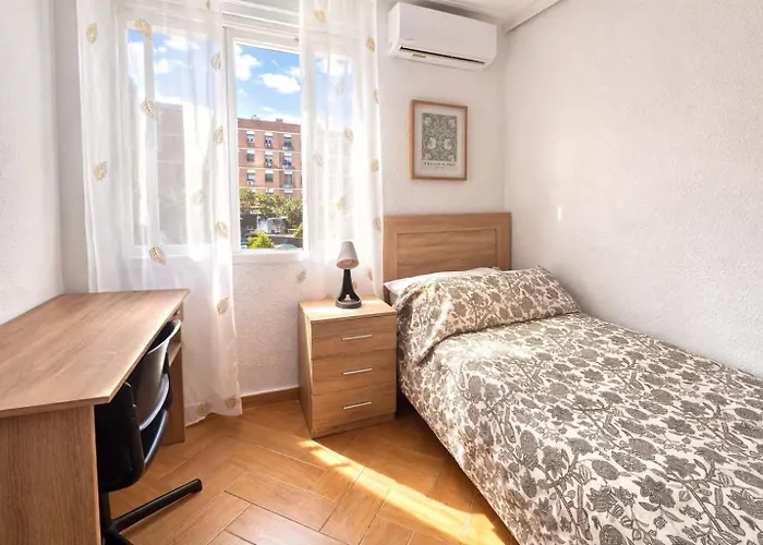 Impresionante Puente De Parking 아파트